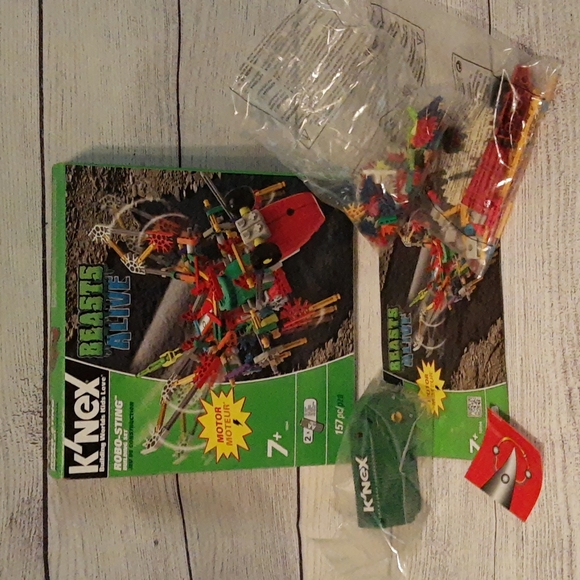 K'NEX BEASTS ALIVE Motorized Building Sets - Robo-Sting, Bronto Knex COMPLETE - Picture 4 of 16